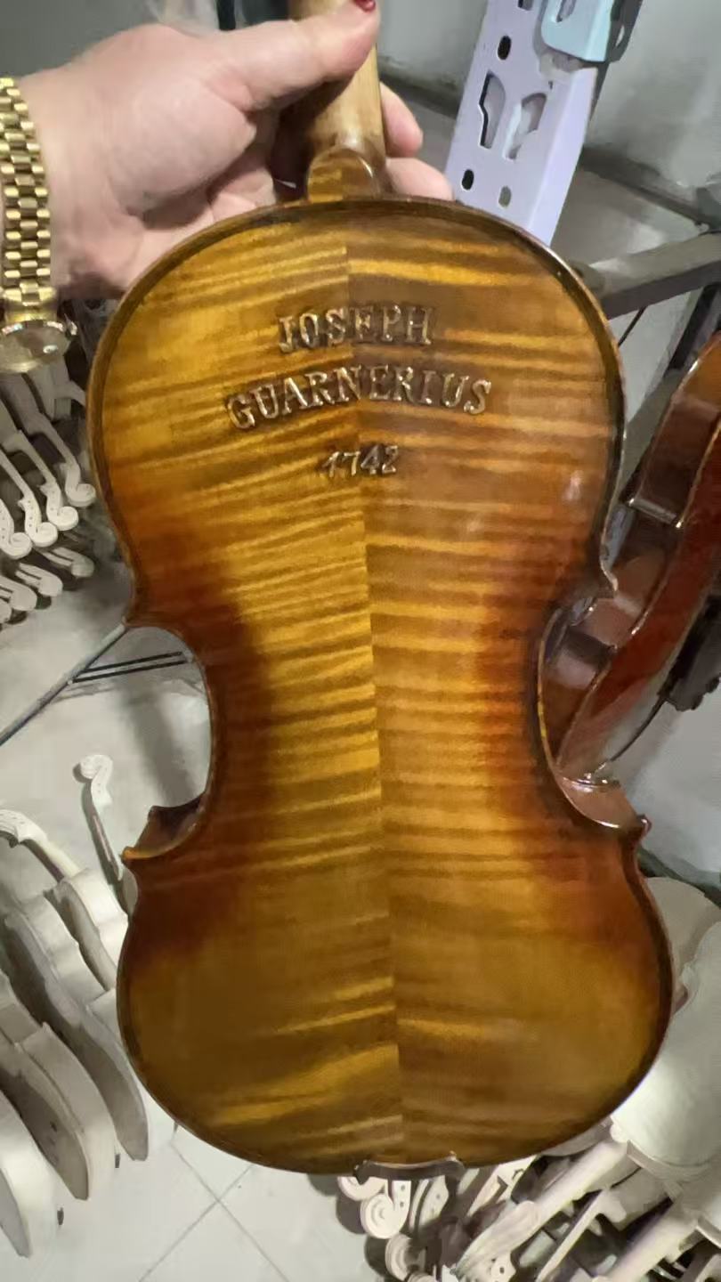 Muziekinstrumenten 4/4 Carving - Musical Instruments Online recensie en prijs